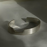 yo pulsera cepillado