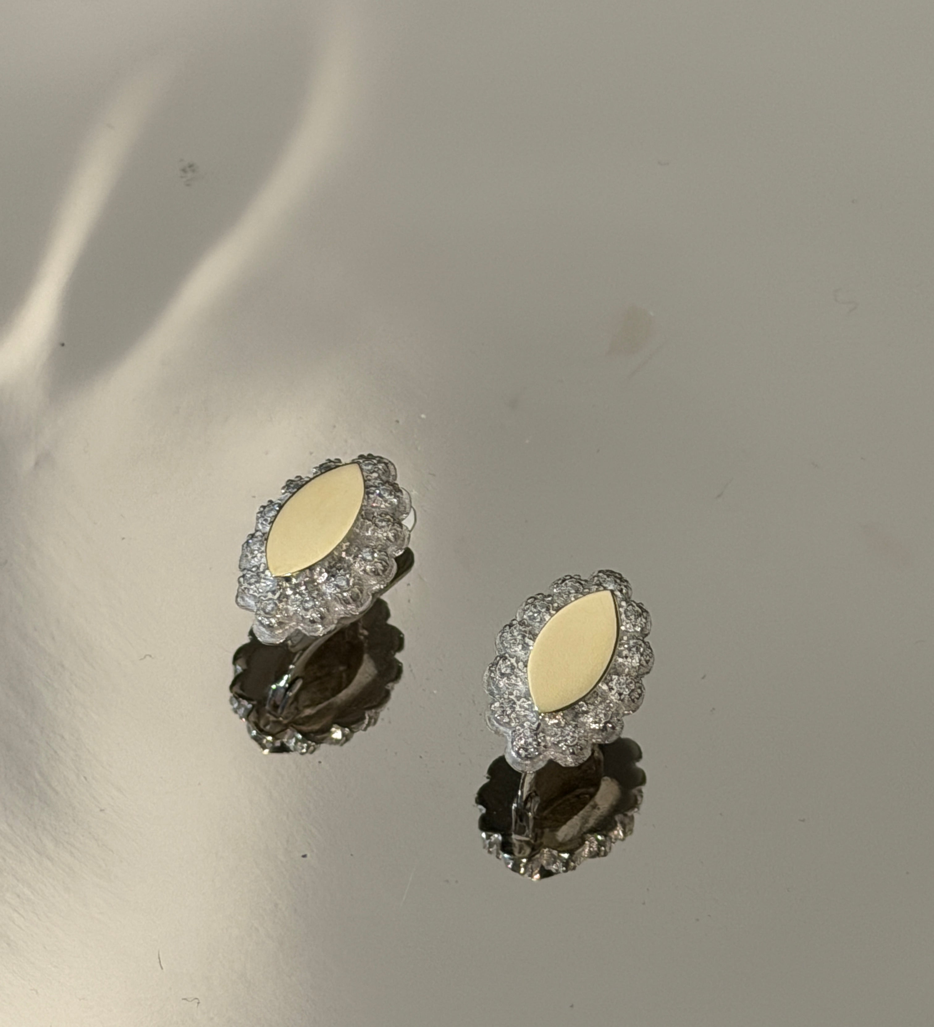 VINTAGE EARRING