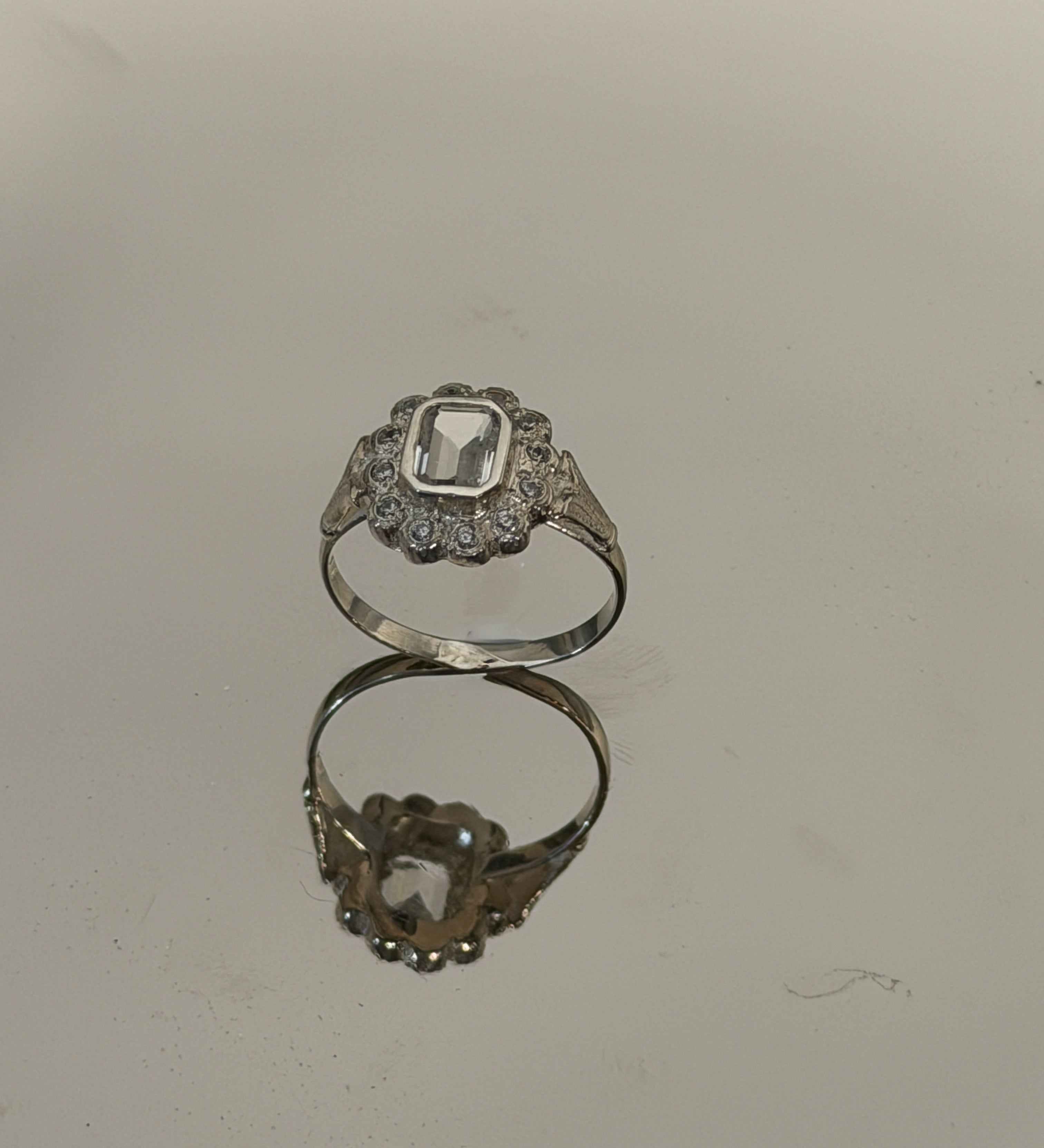 VINTAGE STONE RING