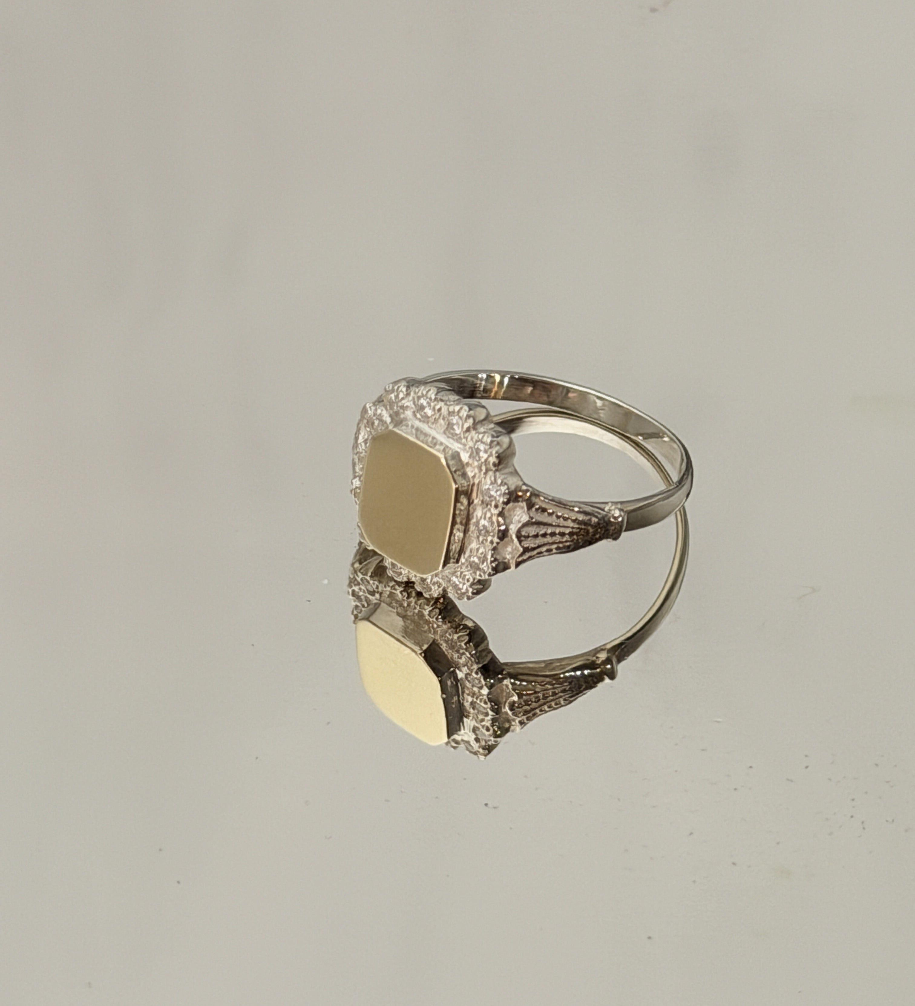 VINTAGE RING