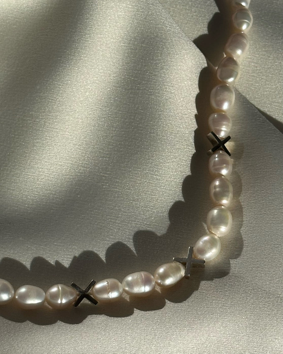seven X necklace pearl